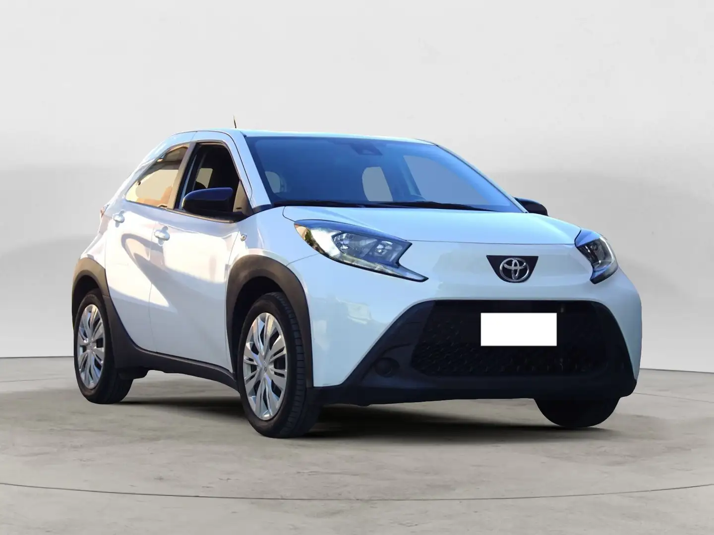 Toyota Aygo X Aygo X 1.0 VVT-i 72 CV 5 porte Active Bianco - 2