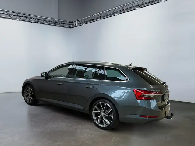 Skoda Superb view 4