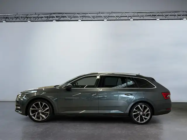 Skoda Superb view 3