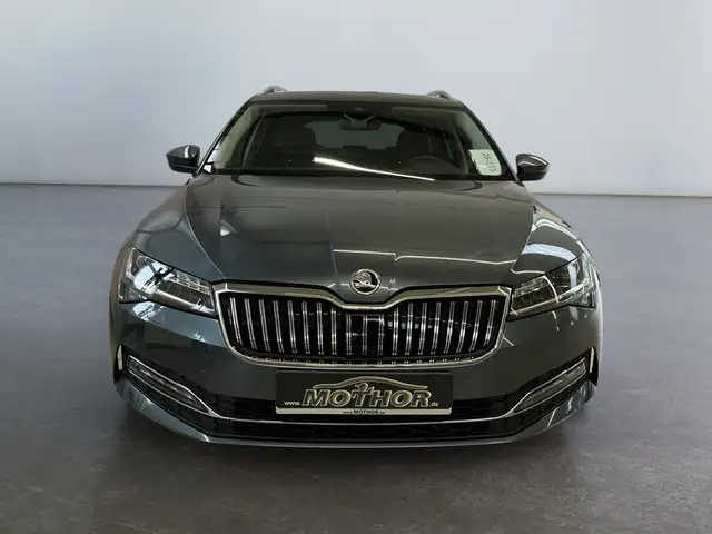 Skoda Superb view 6