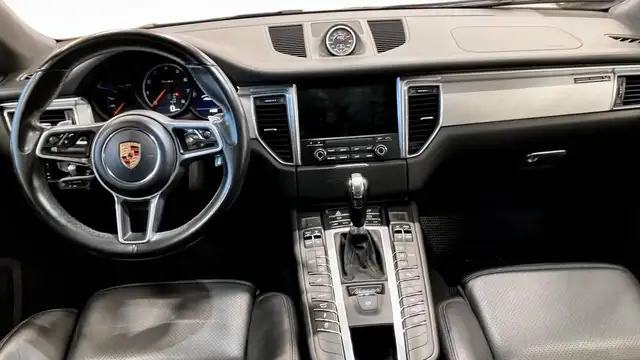 Porsche Macan view 13
