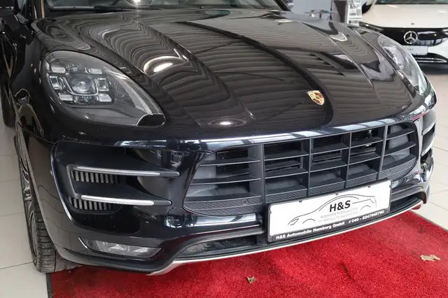 Porsche Macan view 10