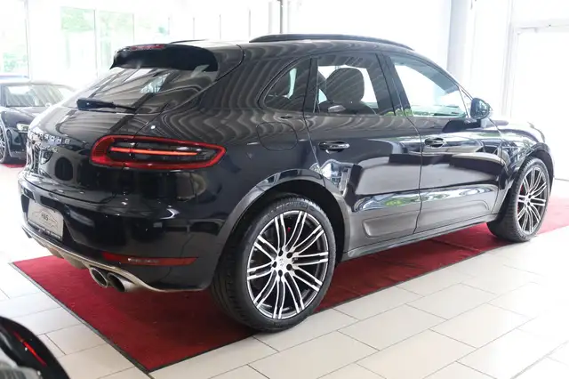 Porsche Macan view 8