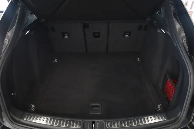 Porsche Macan view 25