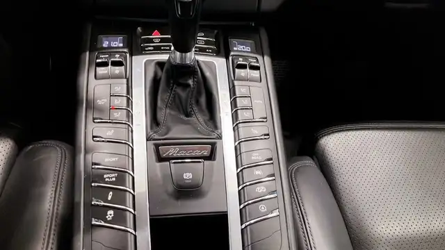 Porsche Macan view 20