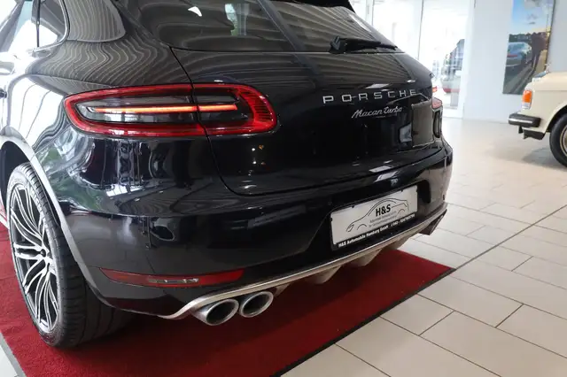 Porsche Macan view 4
