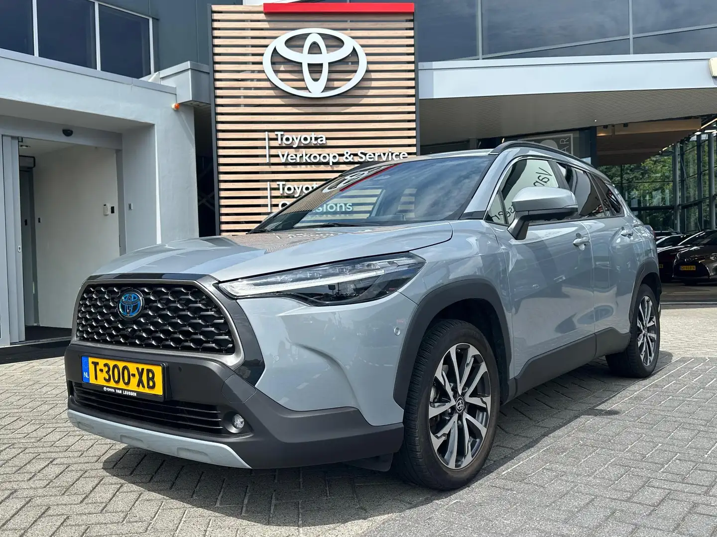 Toyota Corolla Cross 2.0 HYBRID 200PK LAUNCH EDITION 360-CAM 18"LMV AFN Gris - 1