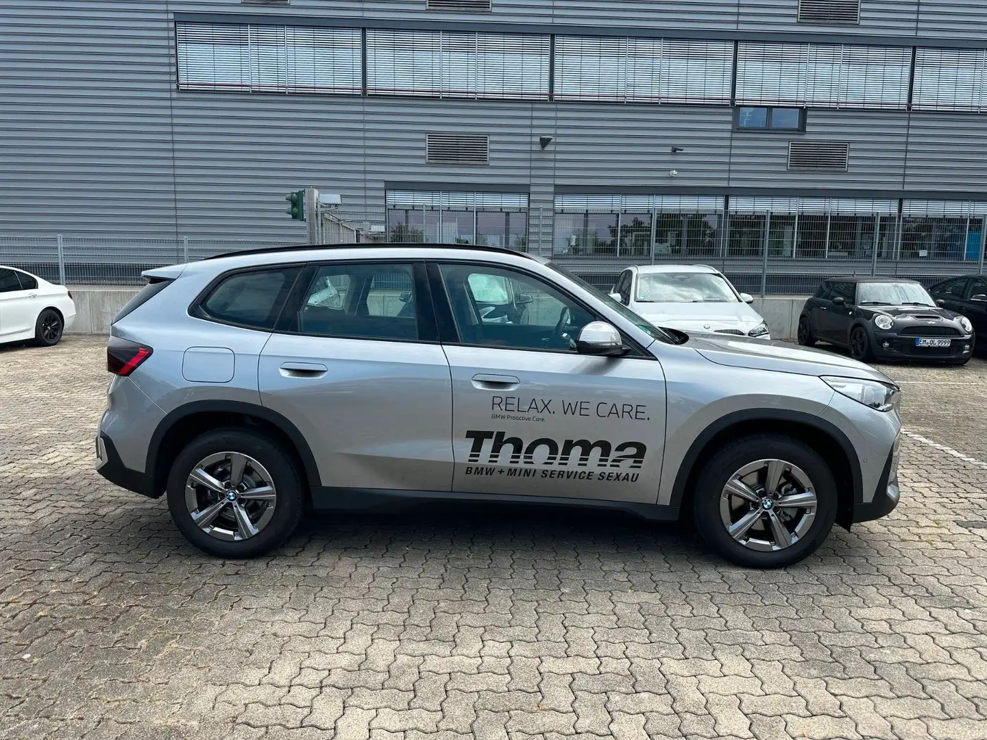 BMW X1 sDrive18i Steptronic +AHK +Navi +RFK +ad. LED Gris - 2