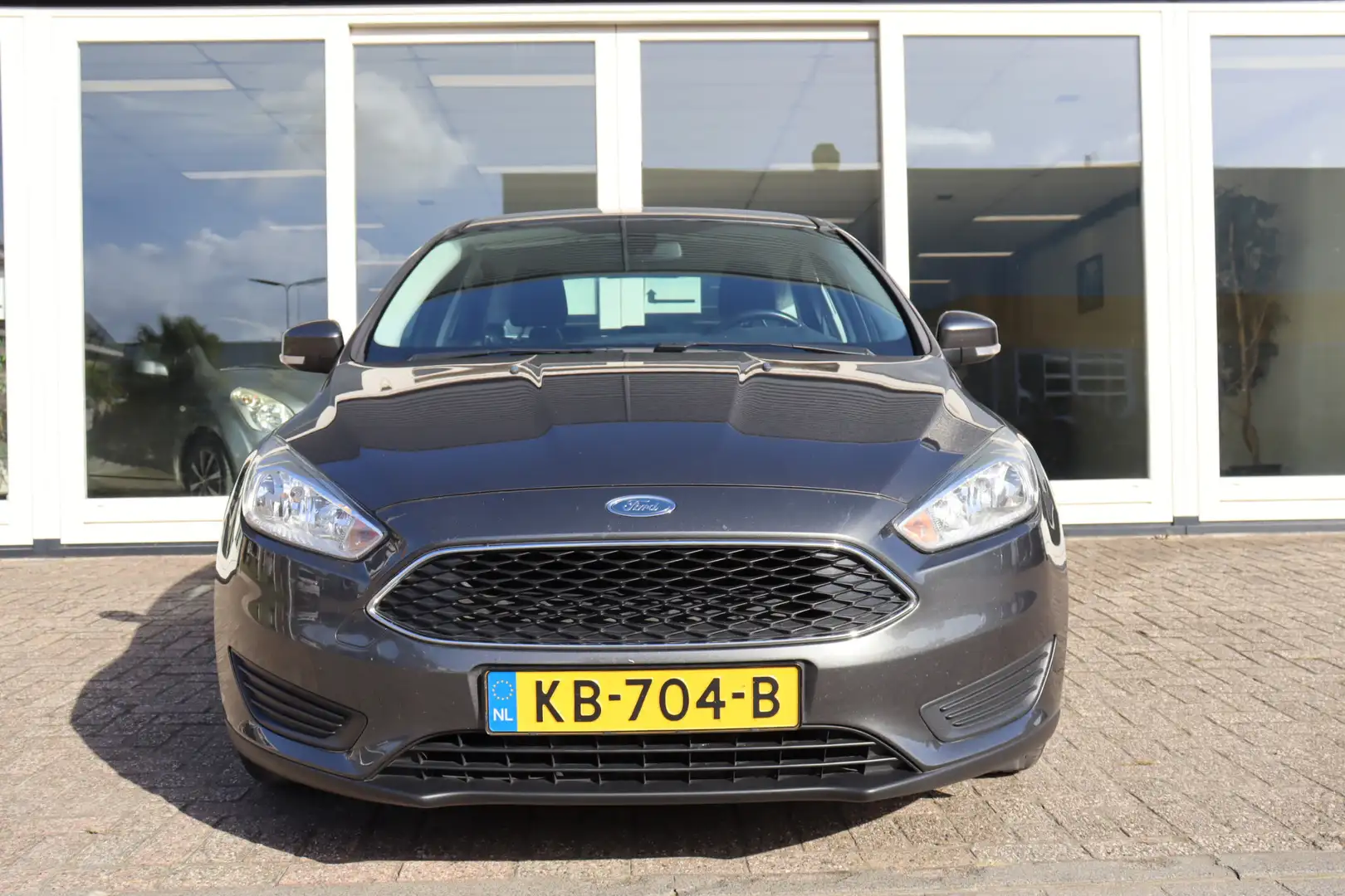Ford Focus 1.0 Trend, Cruise Control, Airco, PDC V+A, Prijs I Gris - 2