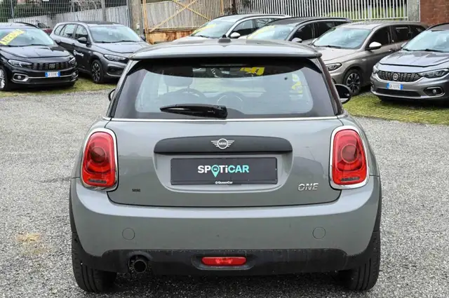 Mini Hatch view 6