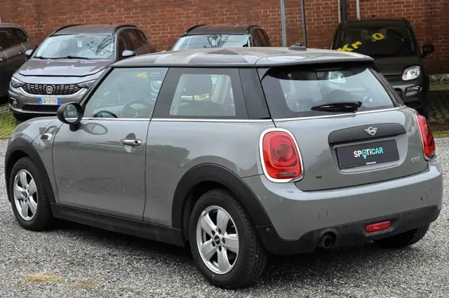 Mini Hatch view 7