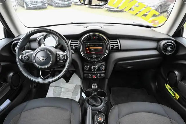Mini Hatch view 11