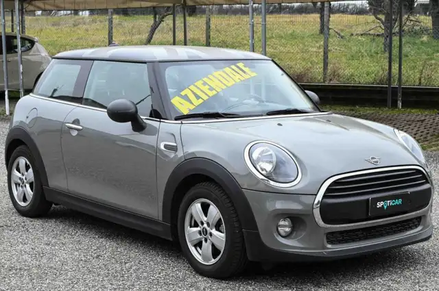 Mini Hatch view 3
