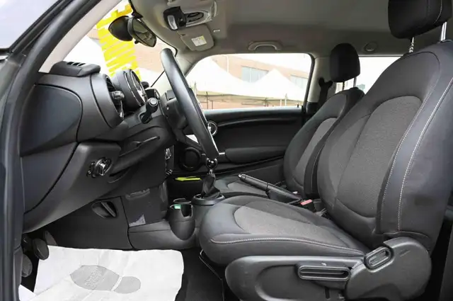 Mini Hatch view 13