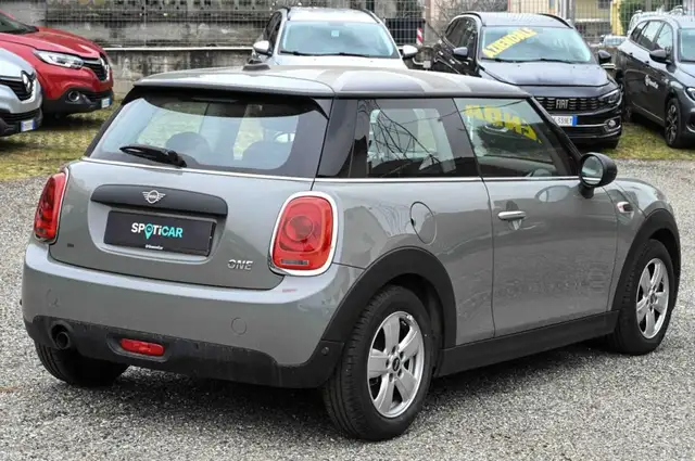 Mini Hatch view 5