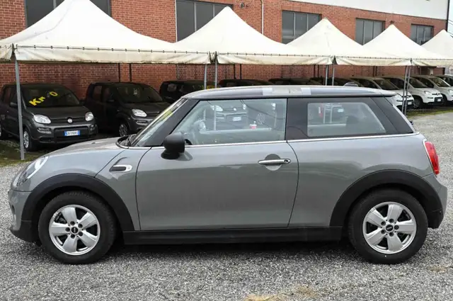 Mini Hatch view 8