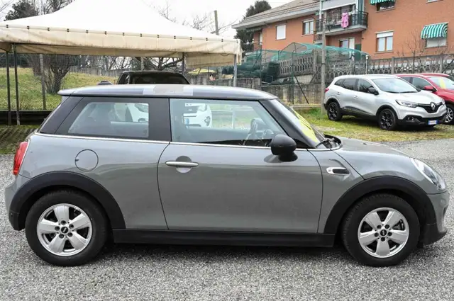 Mini Hatch view 4