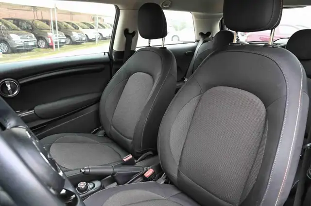 Mini Hatch view 14