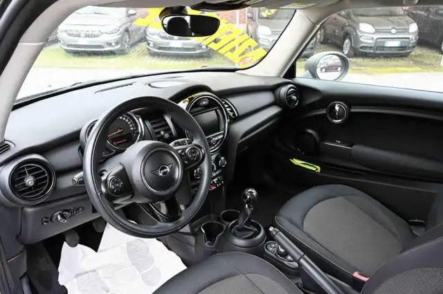 Mini Hatch view 12