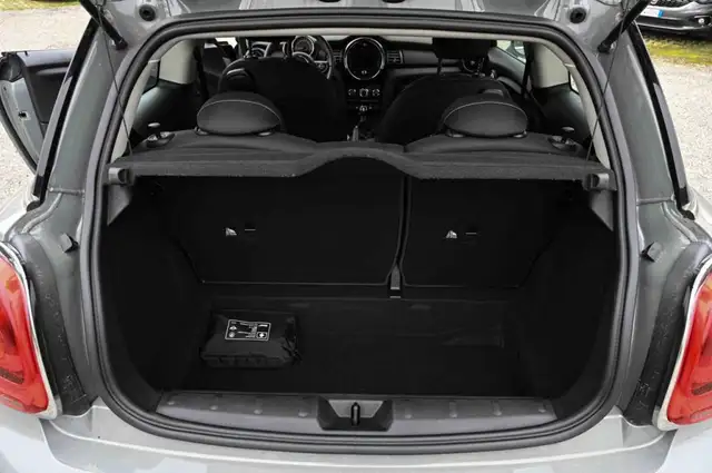 Mini Hatch view 9