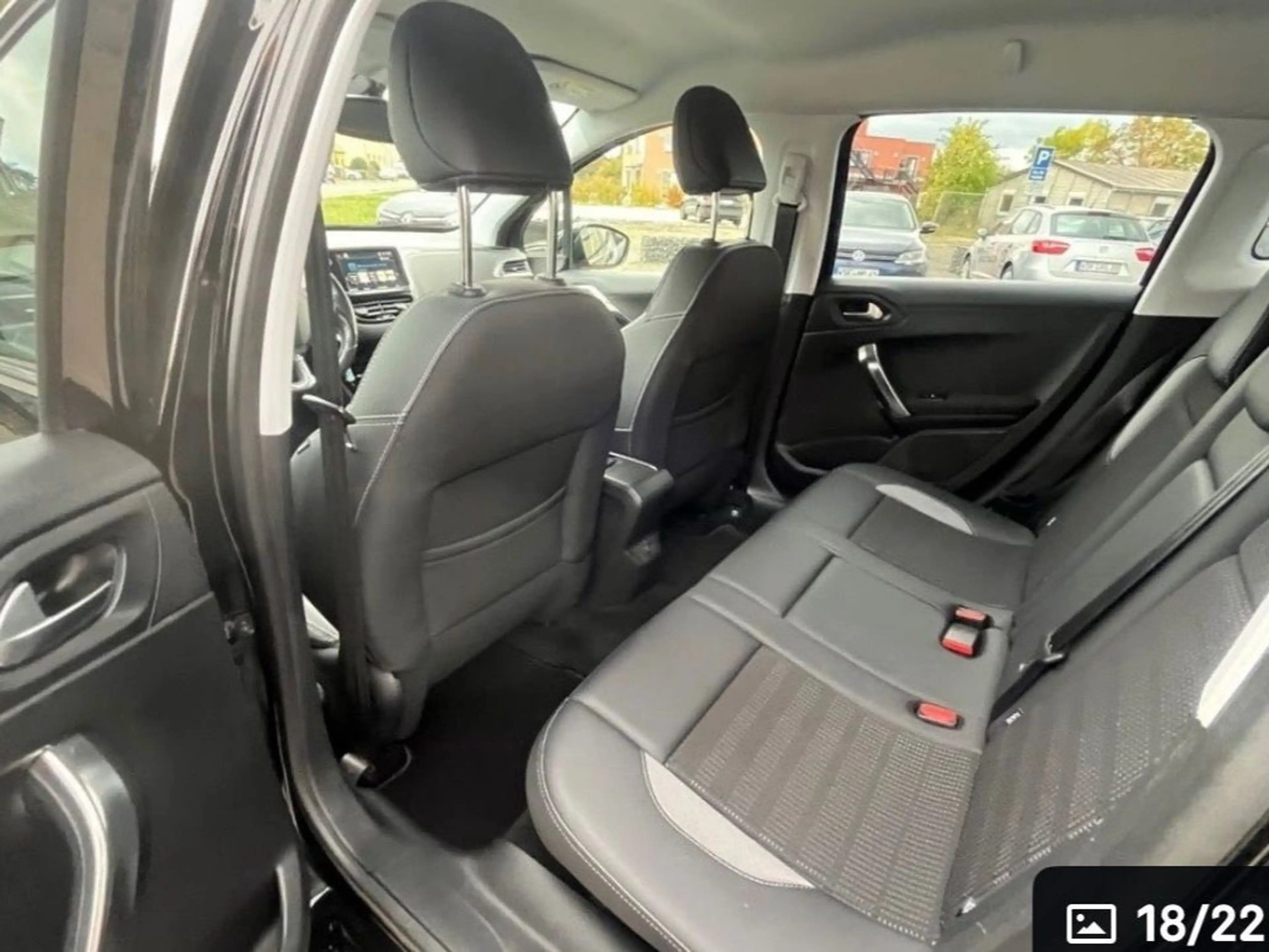 Peugeot 2008 1.2 PureTech Allure*Kamera*Automatik*DAB* — photo 14