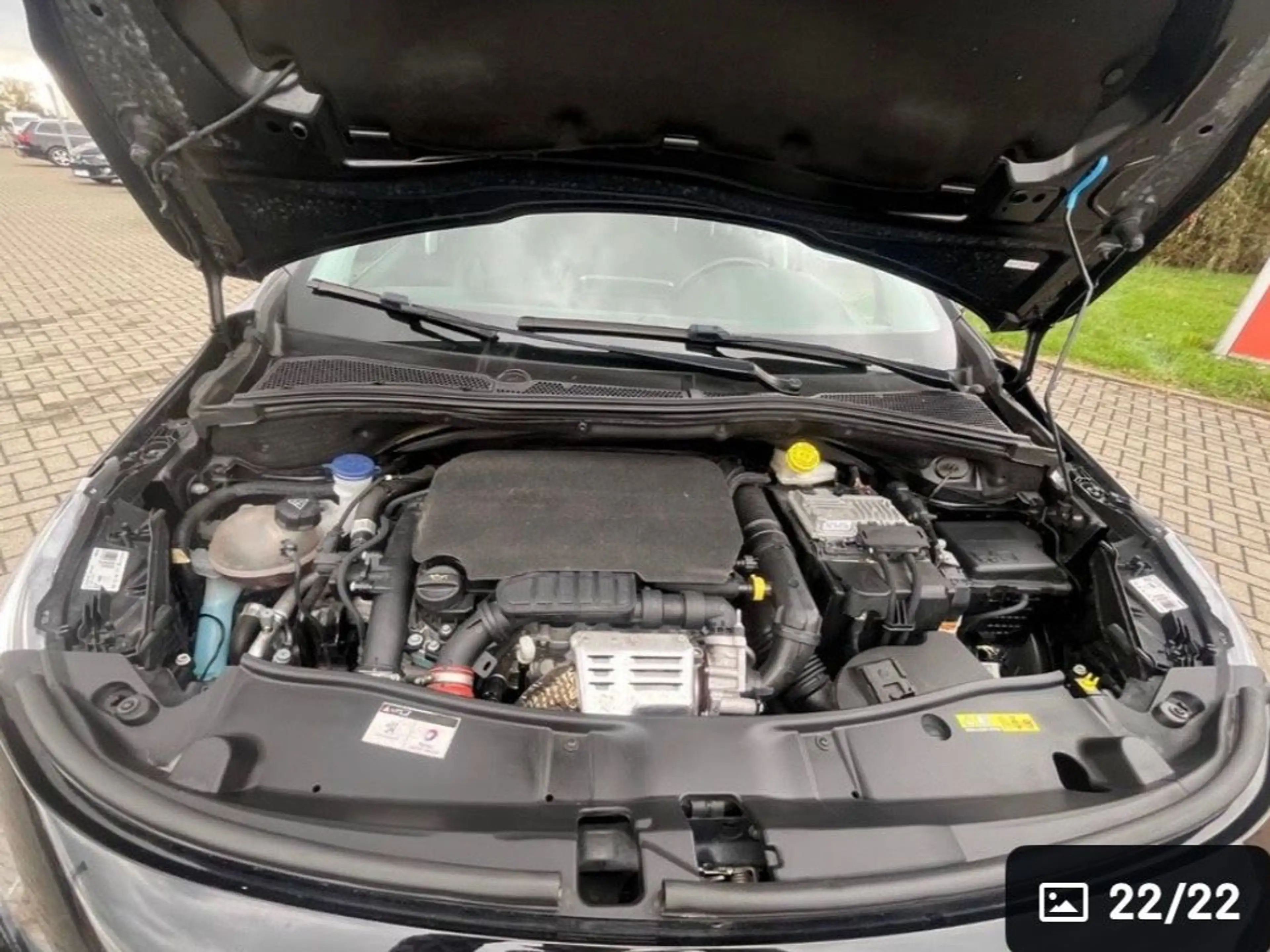 Peugeot 2008 1.2 PureTech Allure*Kamera*Automatik*DAB* — photo 23