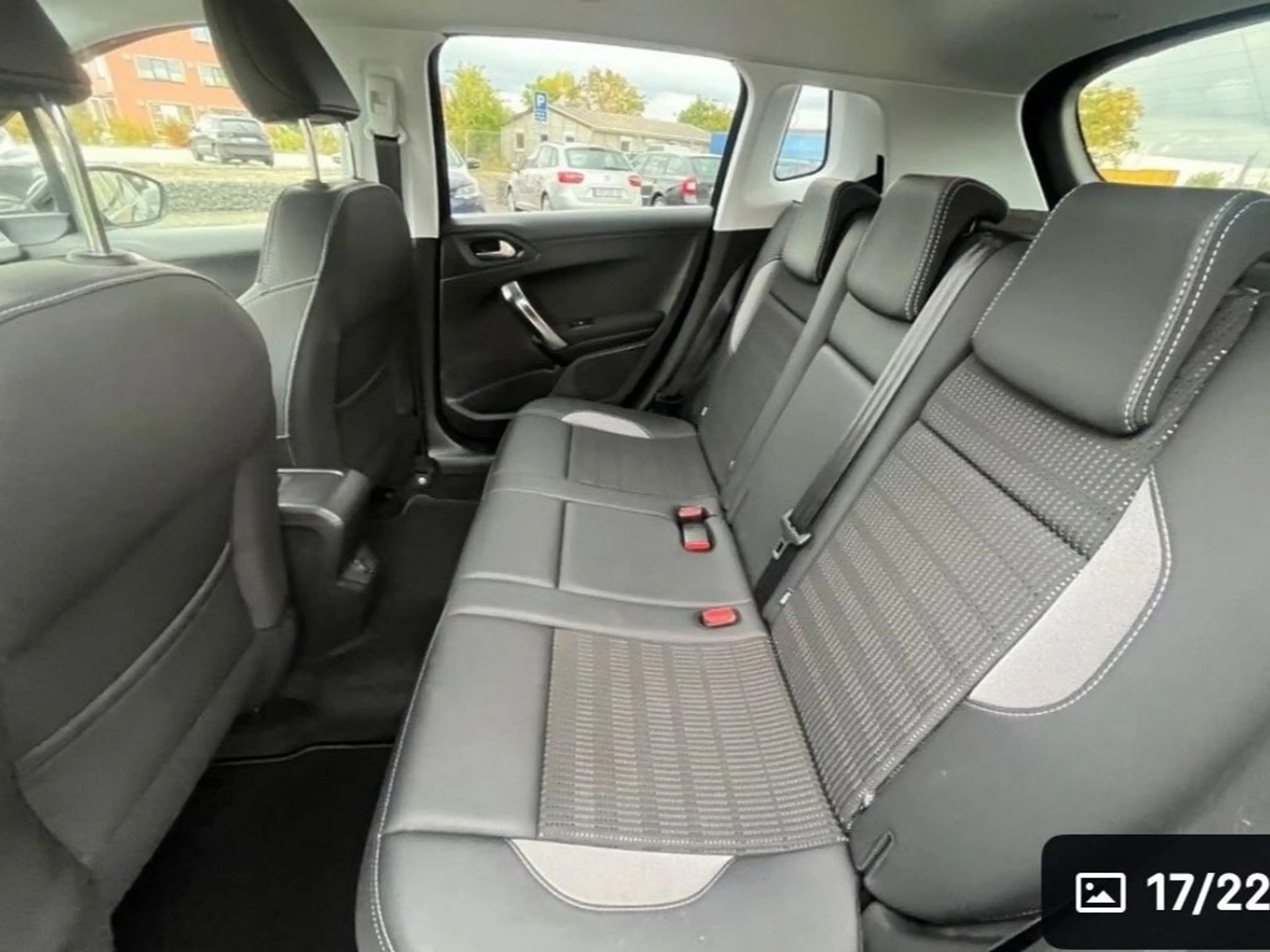Peugeot 2008 1.2 PureTech Allure*Kamera*Automatik*DAB* — photo 13
