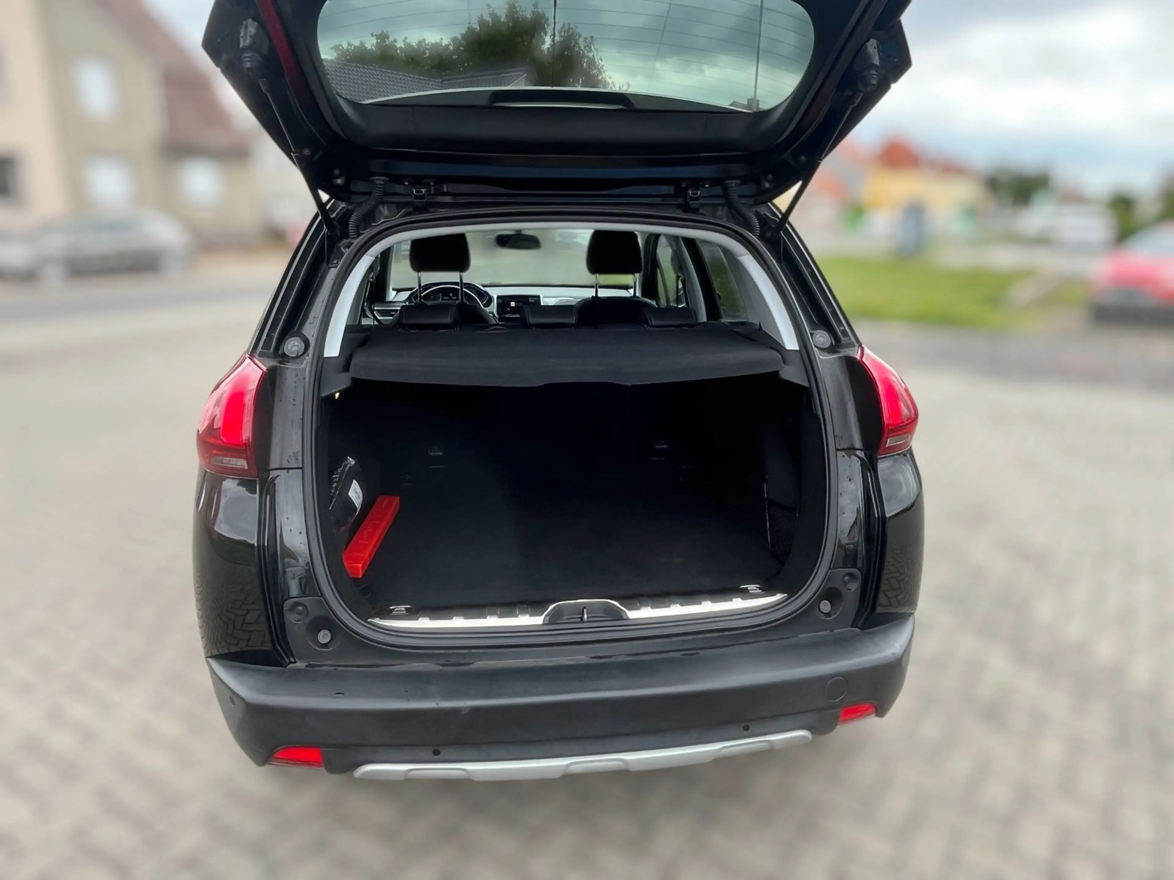 Peugeot 2008 1.2 PureTech Allure*Kamera*Automatik*DAB* — photo 9