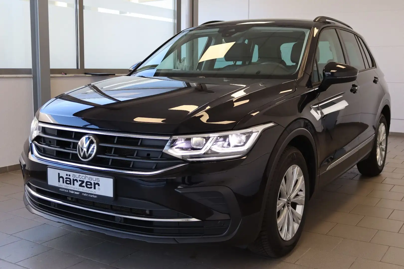 Volkswagen Tiguan Life 1.5TSI DSG *IQ.Light*NAV*DAB*ACC*PDC Zwart - 2