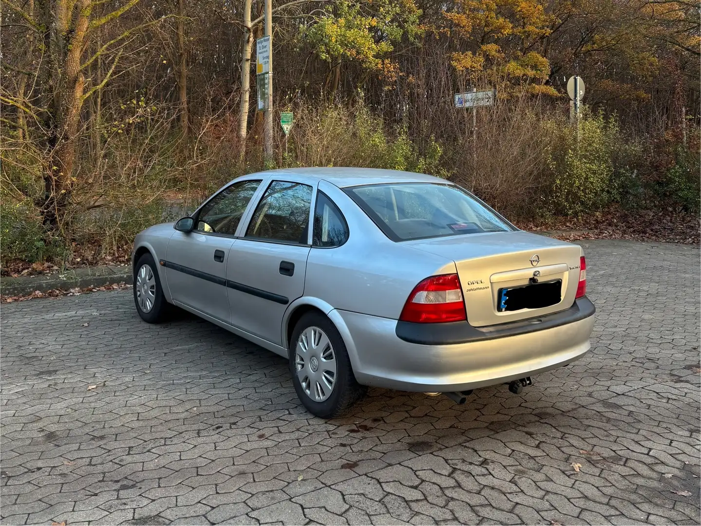 Opel Vectra 1.6 TÜV 04/27 Silber - 2