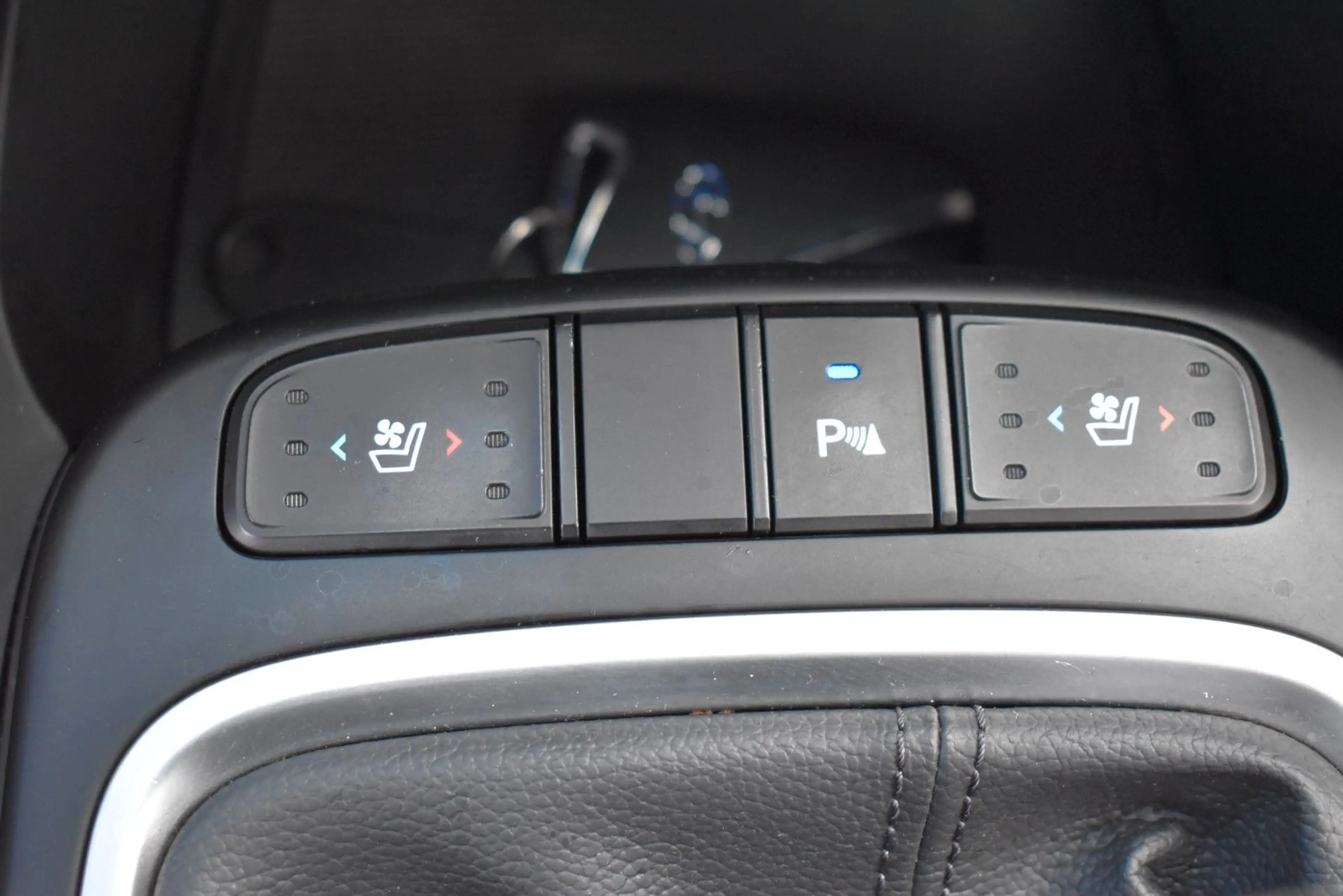Hyundai SANTA FE blue Premium 4WD 2.Hd|Xenon|Navi|Memory — photo 15