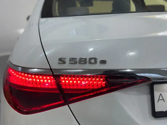 Mercedes-Benz S Class view 11