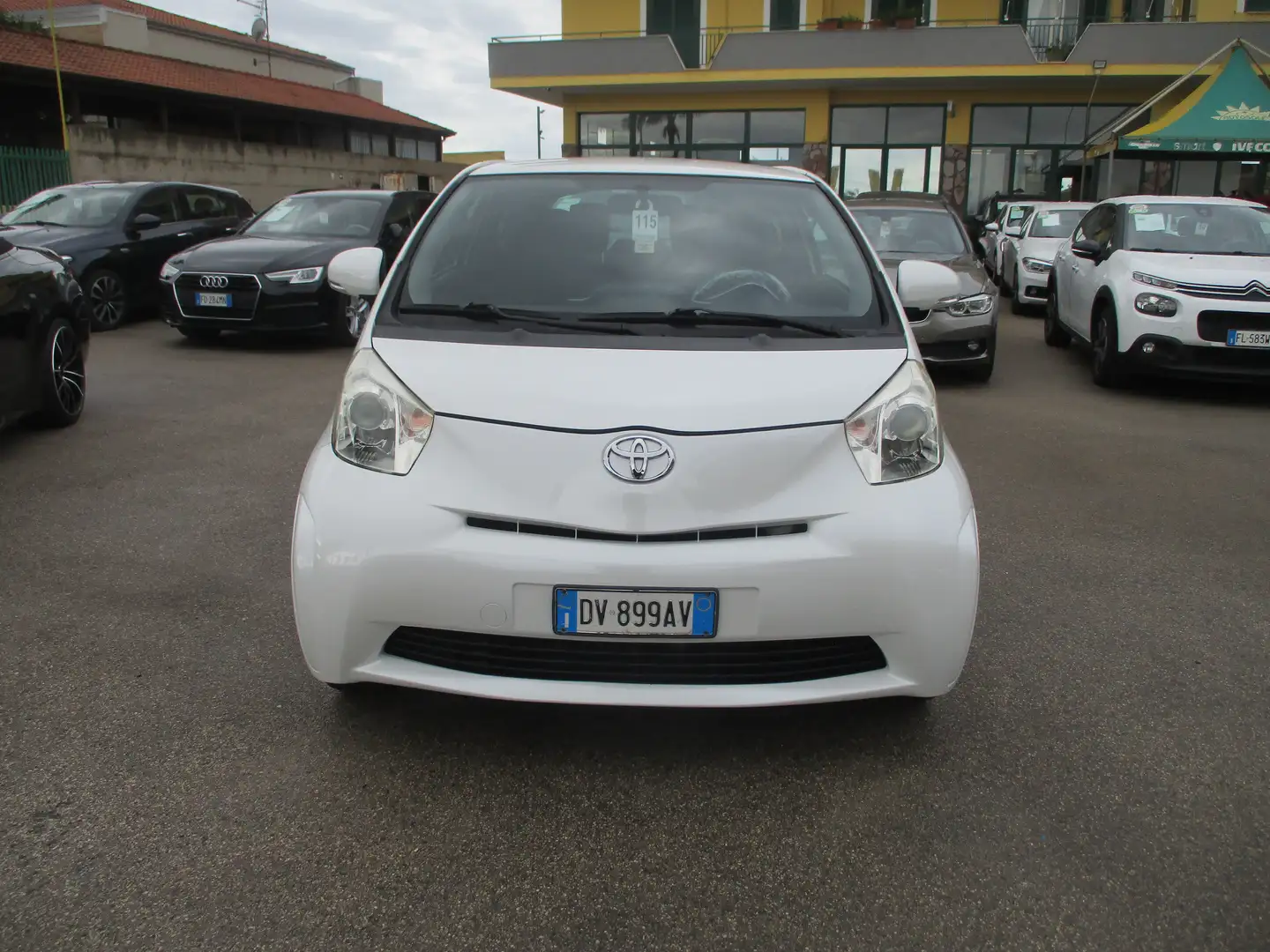 Toyota iQ 1.0 BENZINA CVT AUTOMATICA 107000 KM Blanc - 2