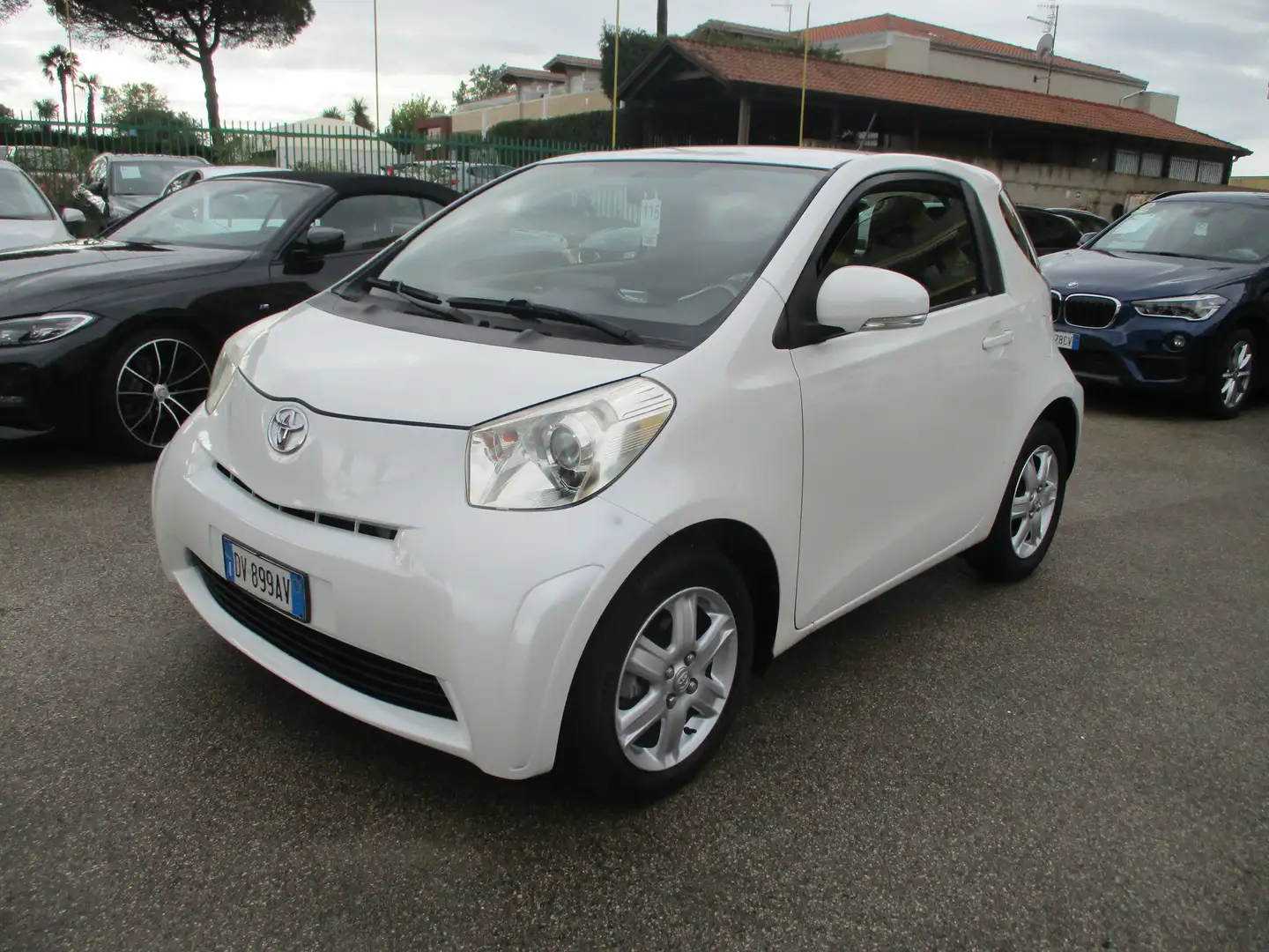 Toyota iQ 1.0 BENZINA CVT AUTOMATICA 107000 KM Blanc - 1