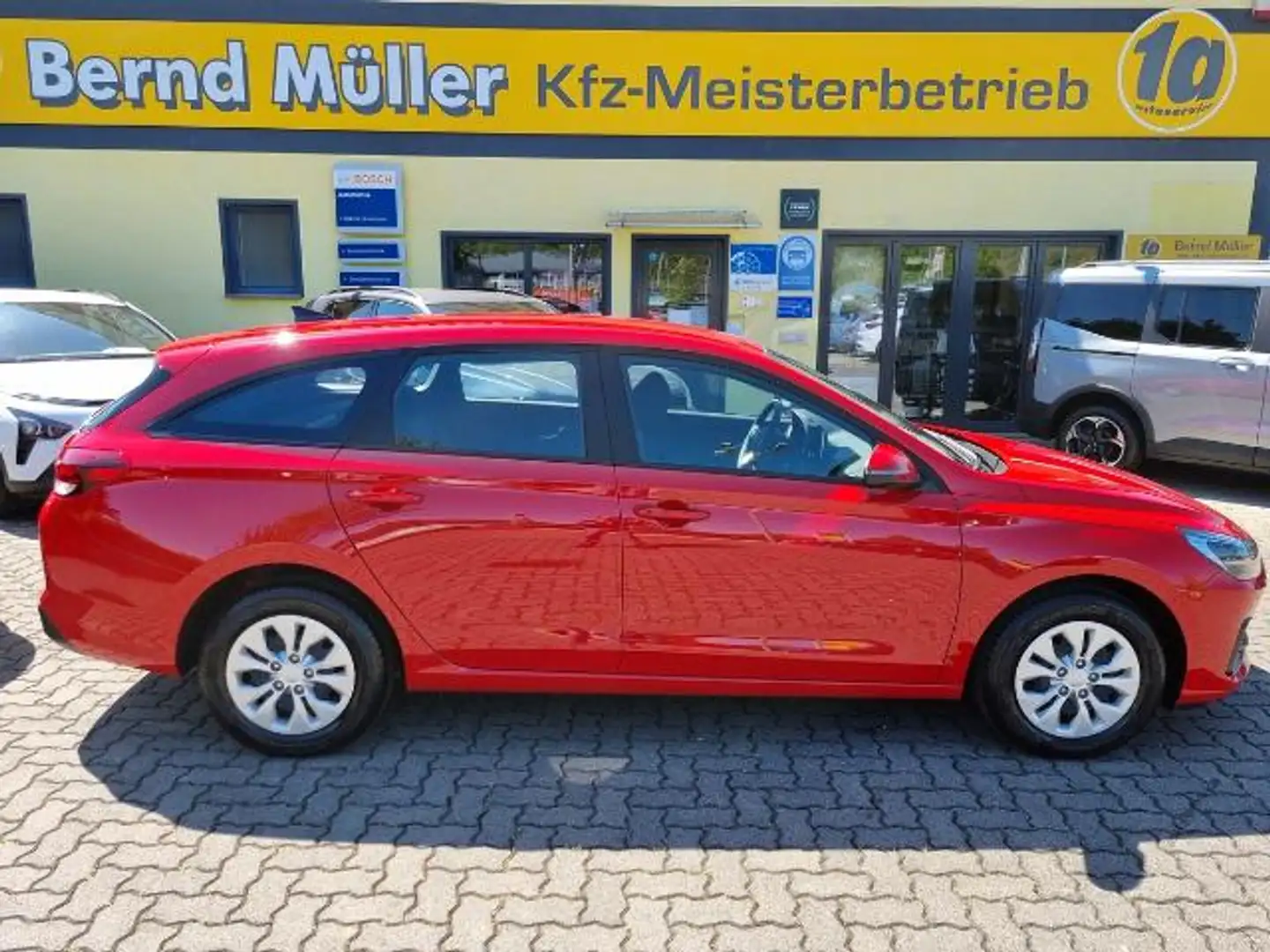 Hyundai i30 Kombi COMFORT Navi LED Kamera  - NEU! Rood - 1