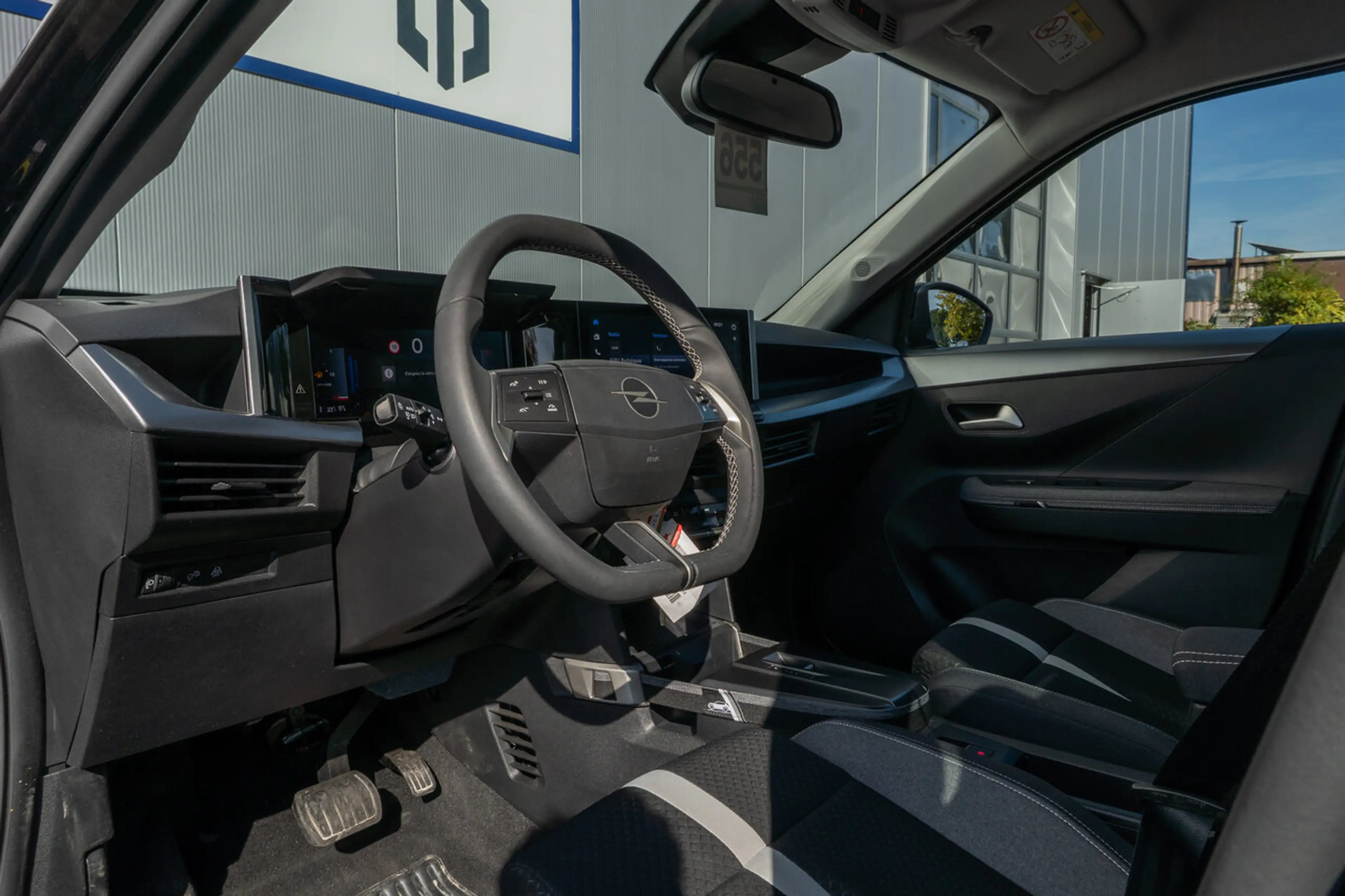 Opel Frontera GS 1.2T Hybrid 145pk — photo 12