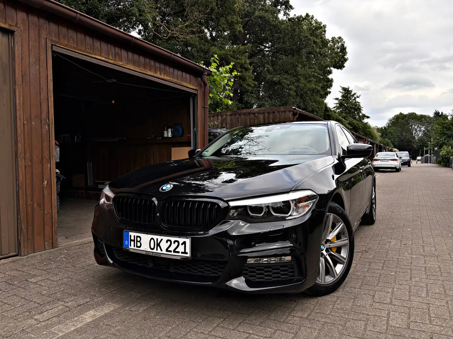 BMW 530 BMW G30 530d xDrive M Paket Garagenfahrzeug Negro - 1