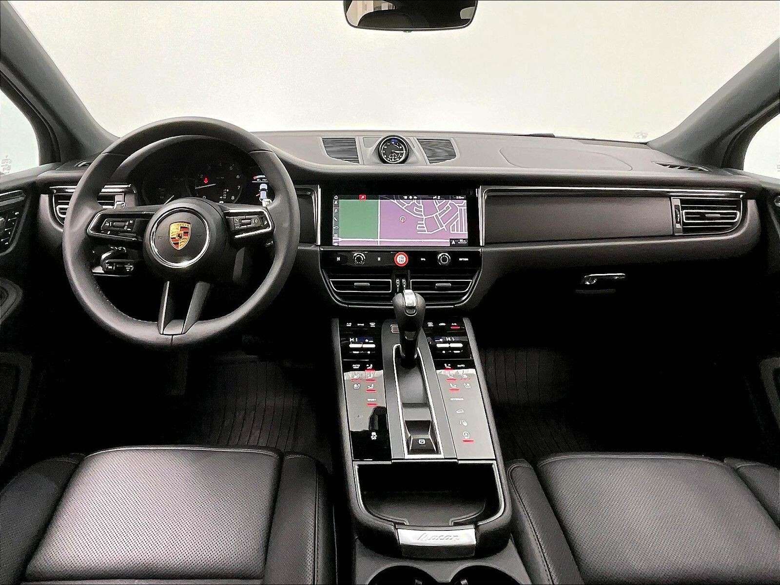 2026 Porsche Macan AWD thumb 11