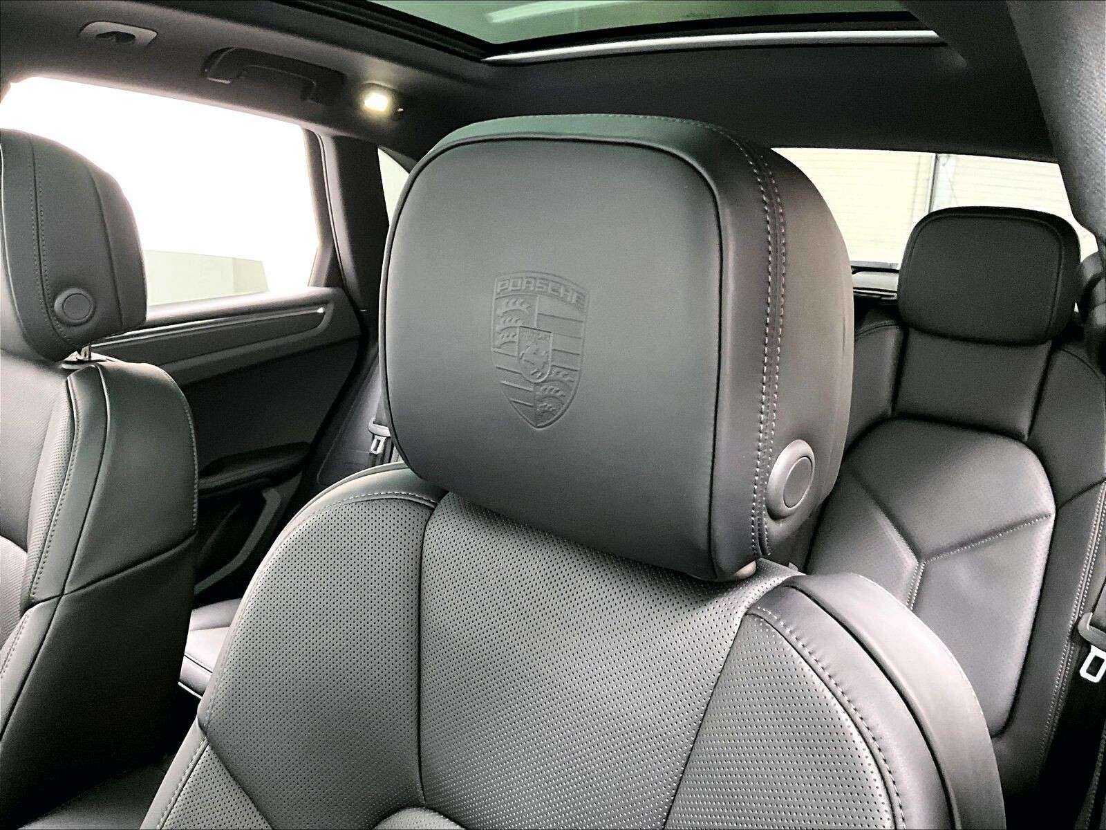 2026 Porsche Macan AWD thumb 13