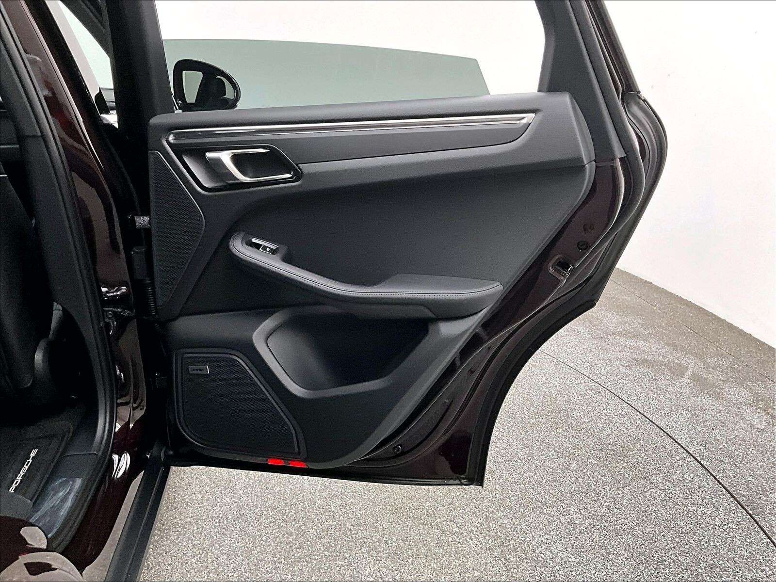 2026 Porsche Macan AWD thumb 30