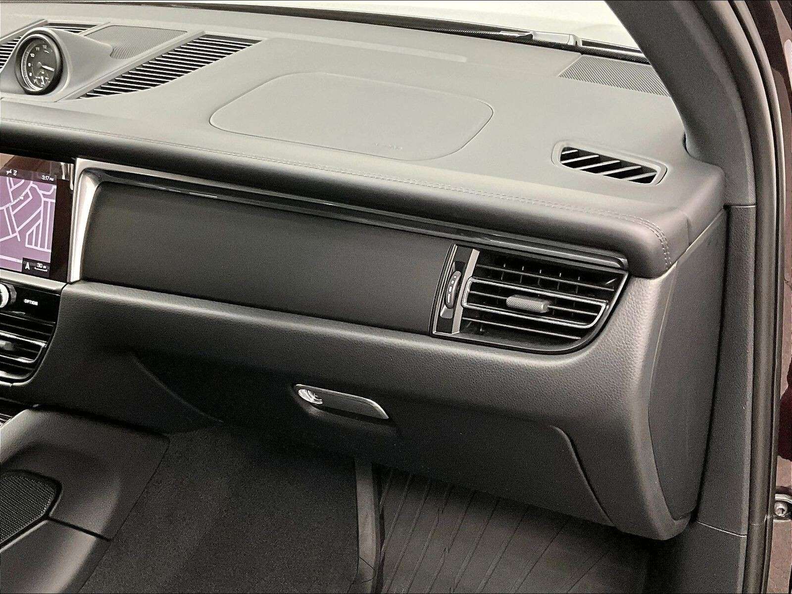 2026 Porsche Macan AWD thumb 26