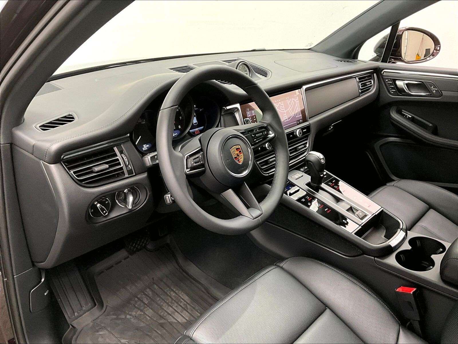 2026 Porsche Macan AWD thumb 9