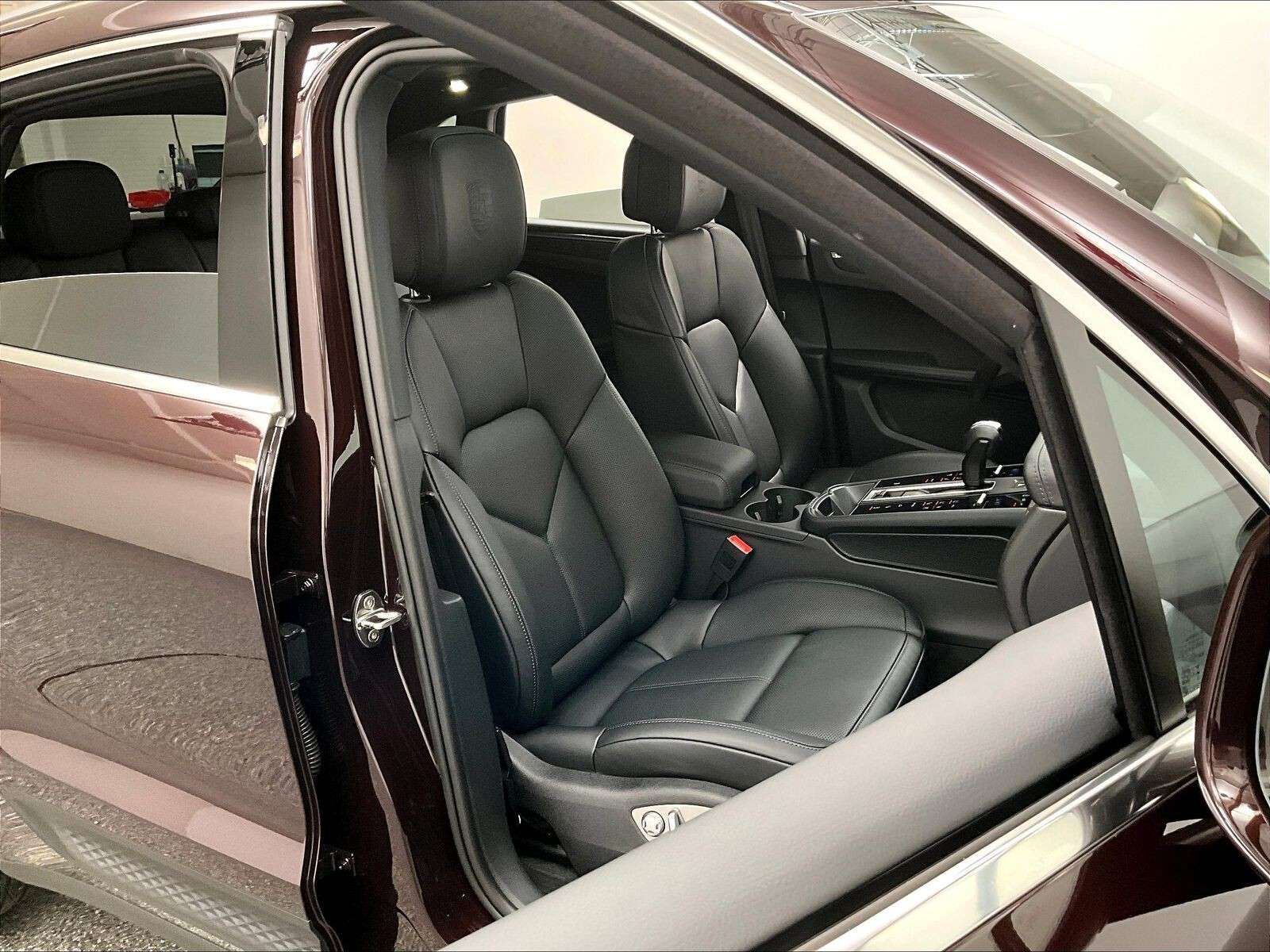 2026 Porsche Macan AWD thumb 14