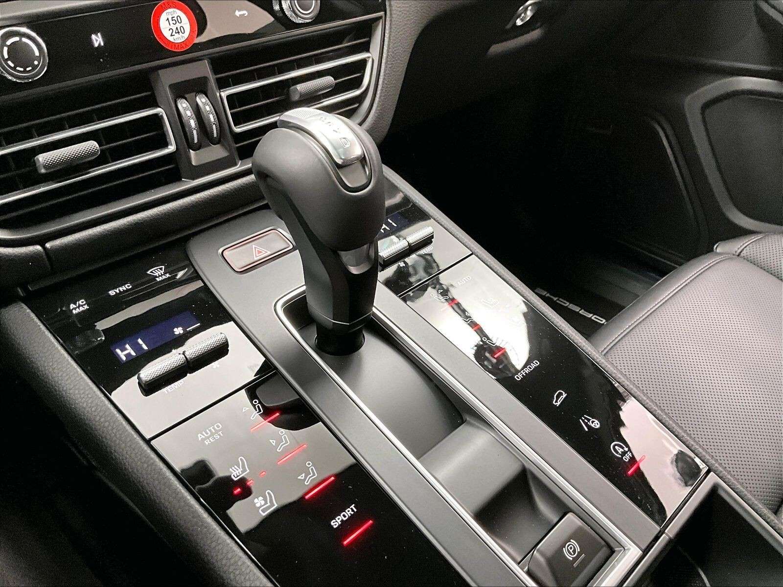 2026 Porsche Macan AWD thumb 22