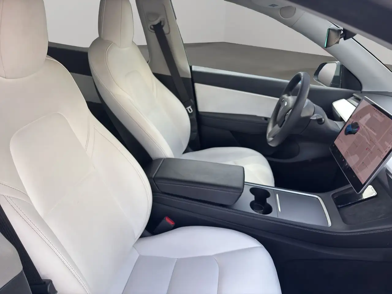Tesla Model Y снимка Tesla Model Y