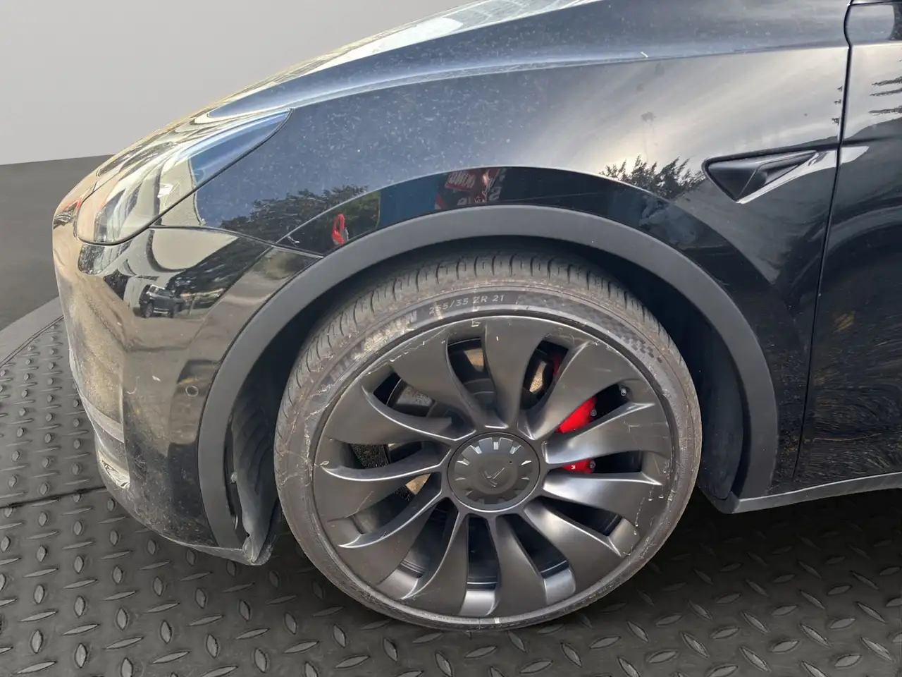 Tesla Model Y снимка Tesla Model Y
