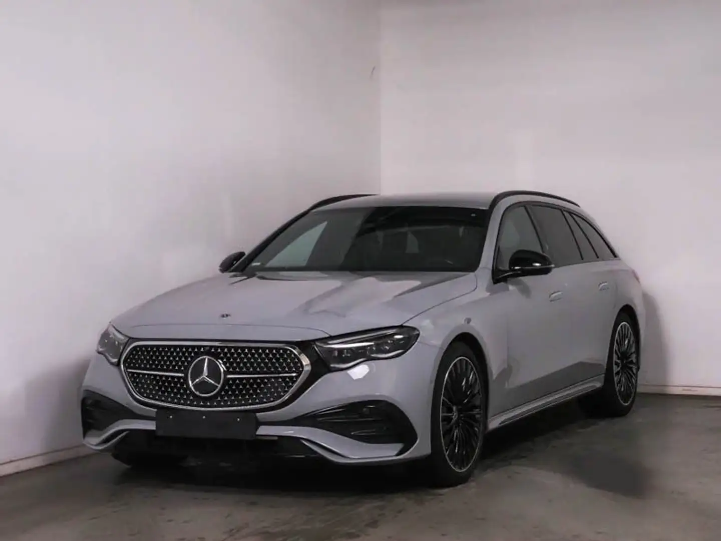 Mercedes-Benz E 200 T AMG Night-Paket Superscreen AHK DLig 20" Gris - 1