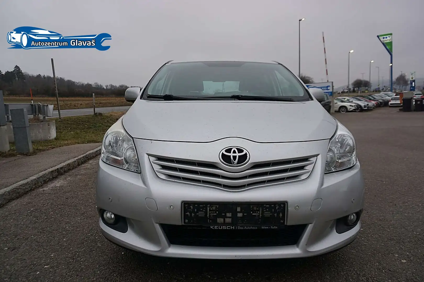 Toyota Verso 2,0 D-4D 125 Young Family DPF Silber - 1