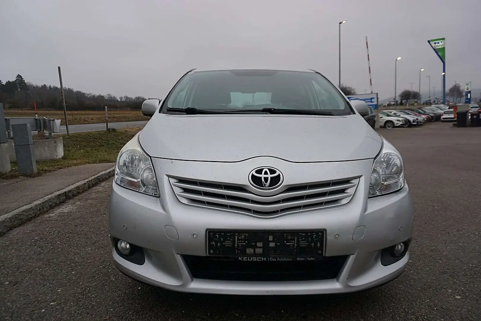 Toyota Verso 2,0 D-4D 125 Young Family DPF Silber - 1