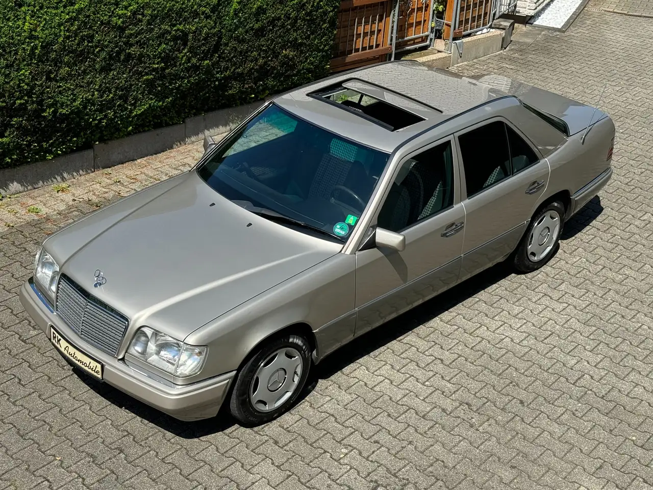 Mercedes-Benz E 200